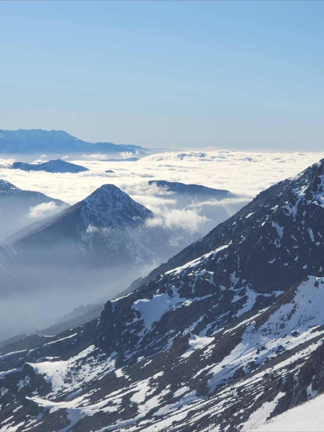 L'Odyssée des Géants : Le Grand Chelem de l’Atlas – 10 sommets à +4000m